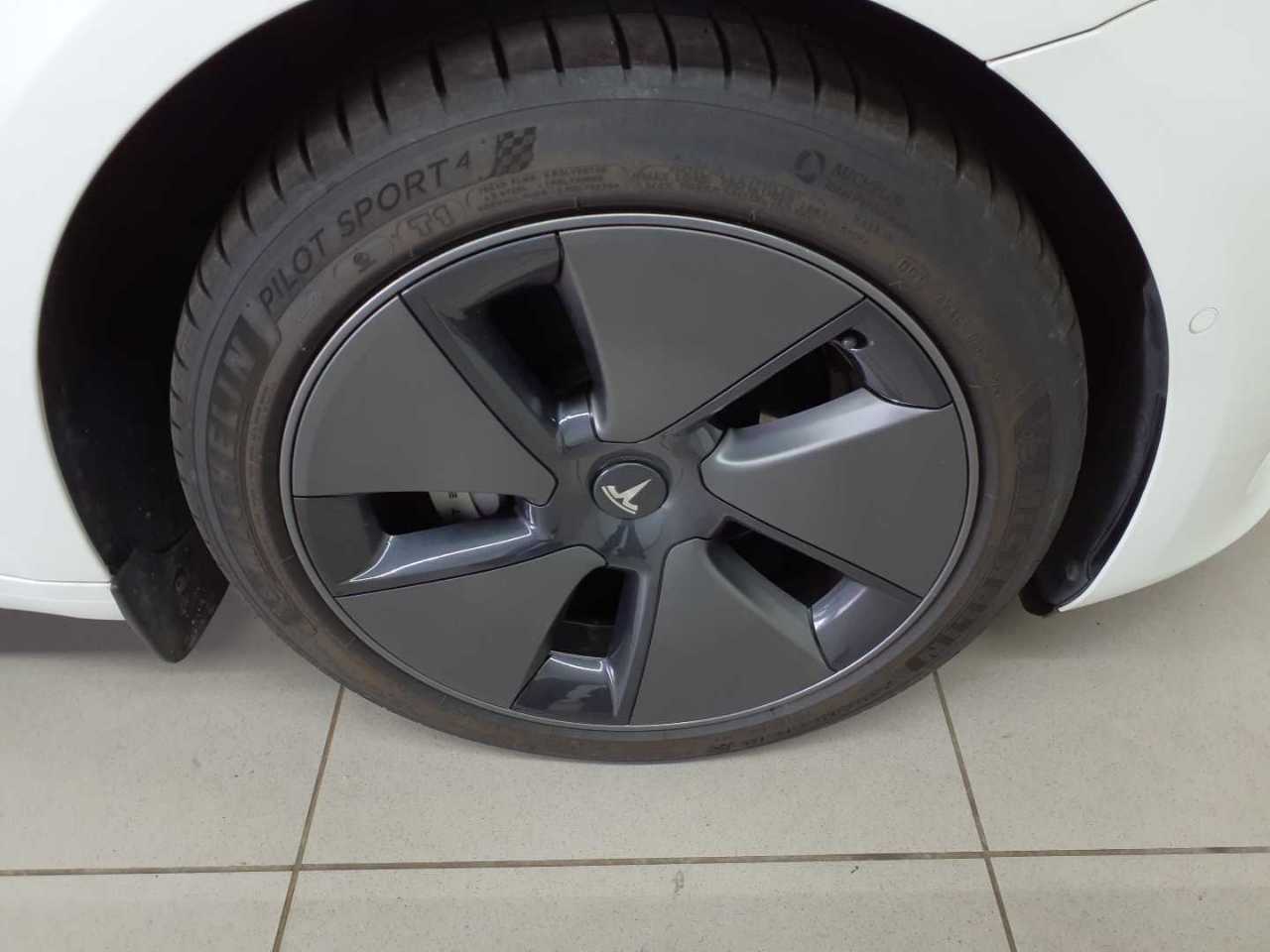 Tesla Model 3 Standard Reichweite Plus Hinterradantrieb 17