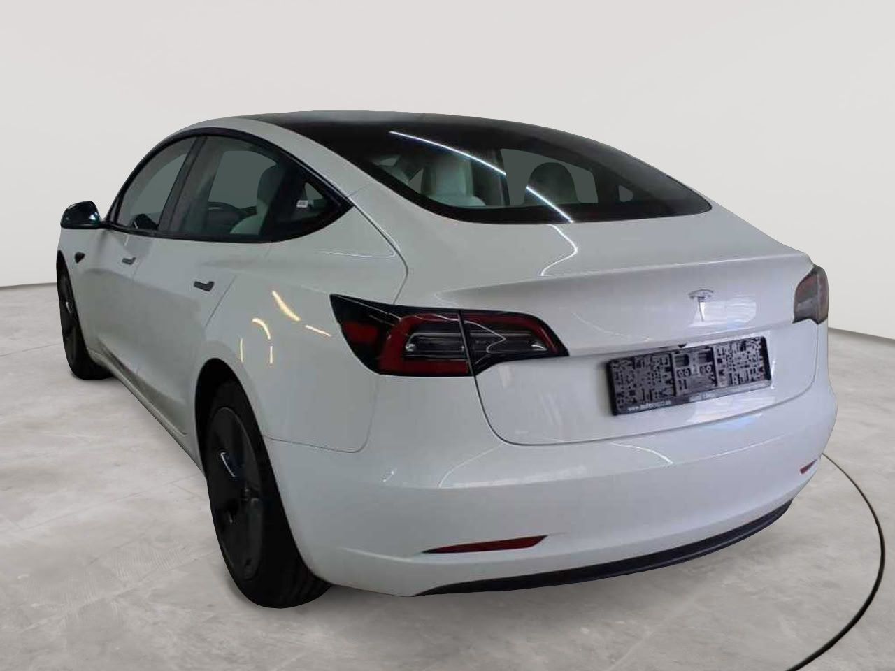 Tesla Model 3 Standard Reichweite Plus Hinterradantrieb 5