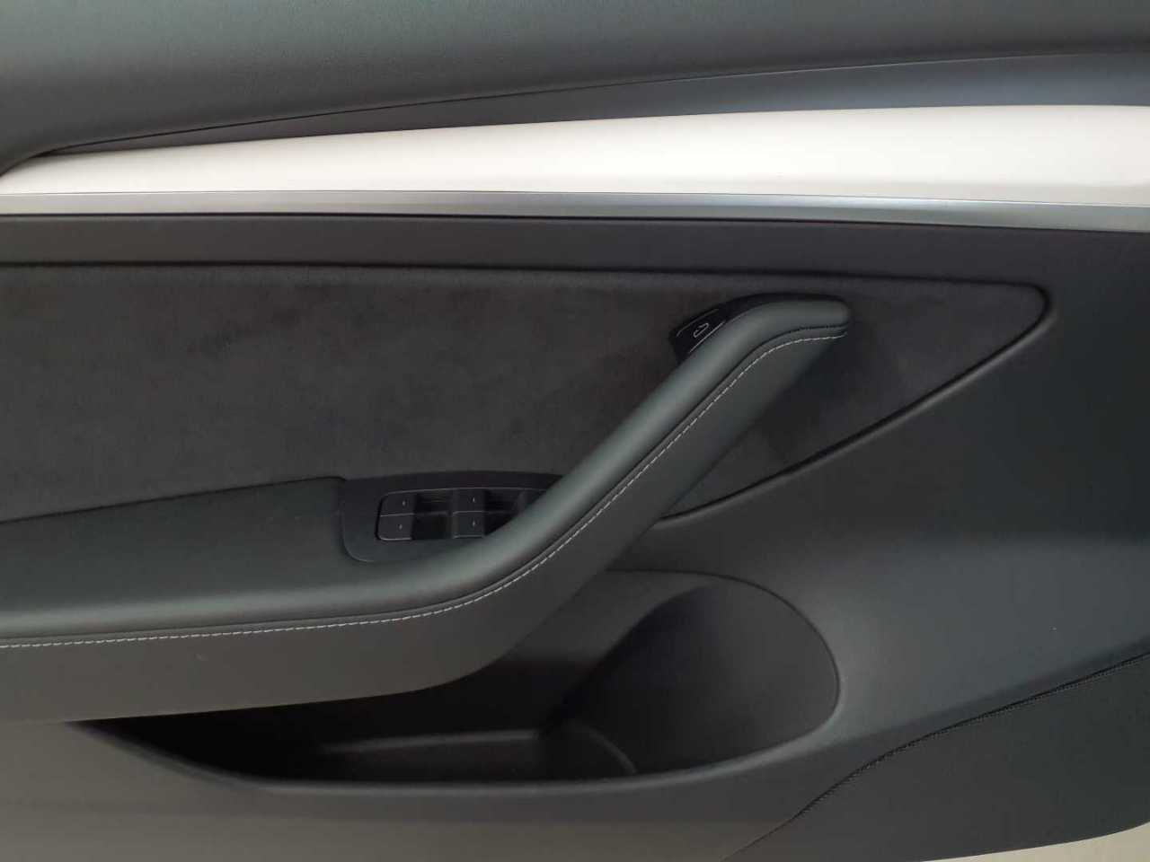 Tesla Model 3 Standard Reichweite Plus Hinterradantrieb 19