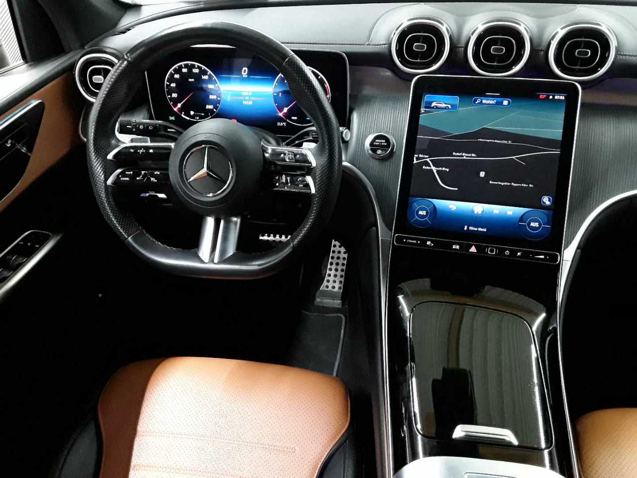 Mercedes-Benz GLC 220 d 4Matic 9G-TRONIC AMG Line Advanced 10