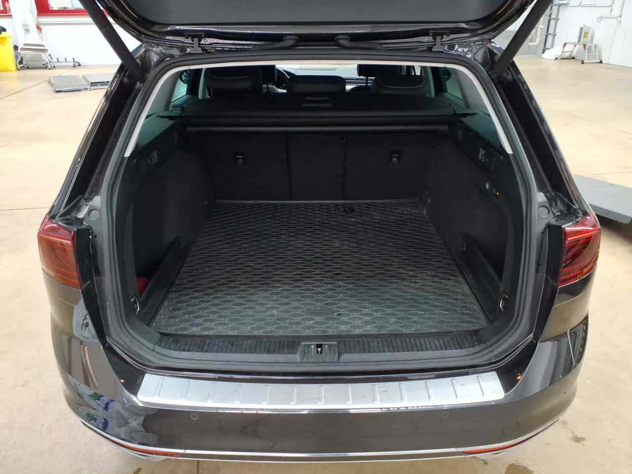 Vw Passat Variant 2.0 TDI SCR DSG Elegance 15