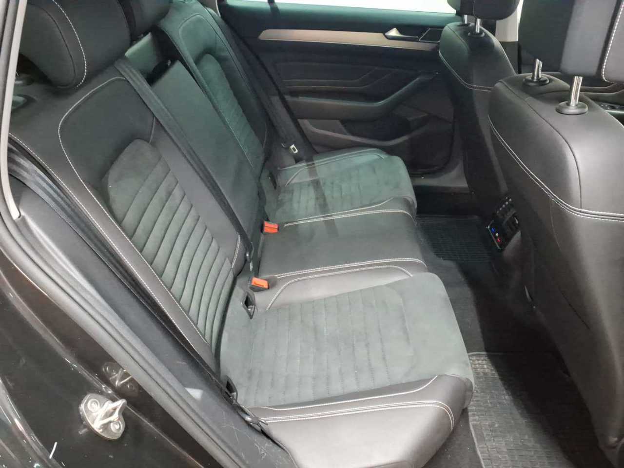 Vw Passat Variant 2.0 TDI SCR DSG Elegance 13