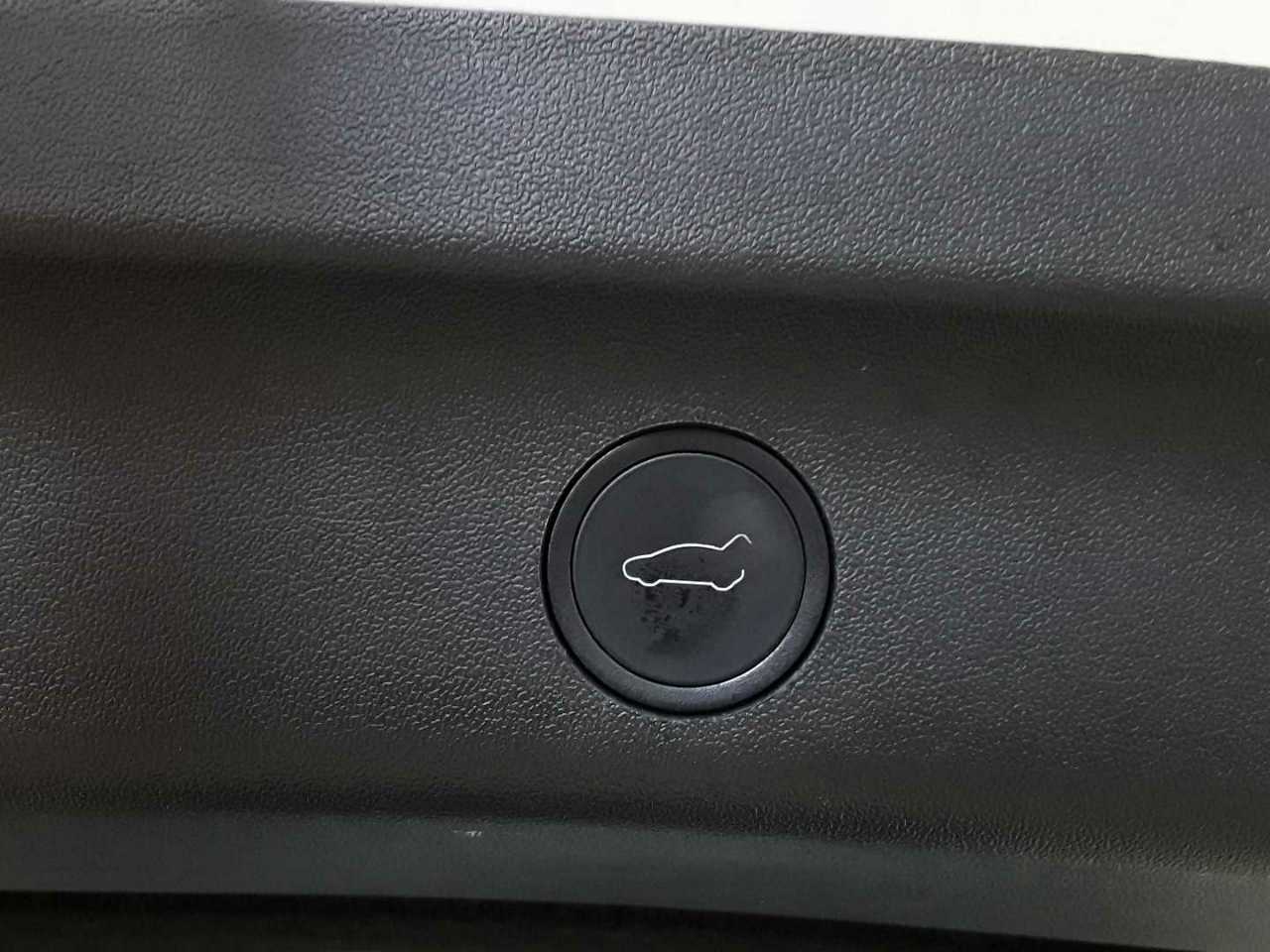Tesla Model Y Long Range Dual Motor AWD 19