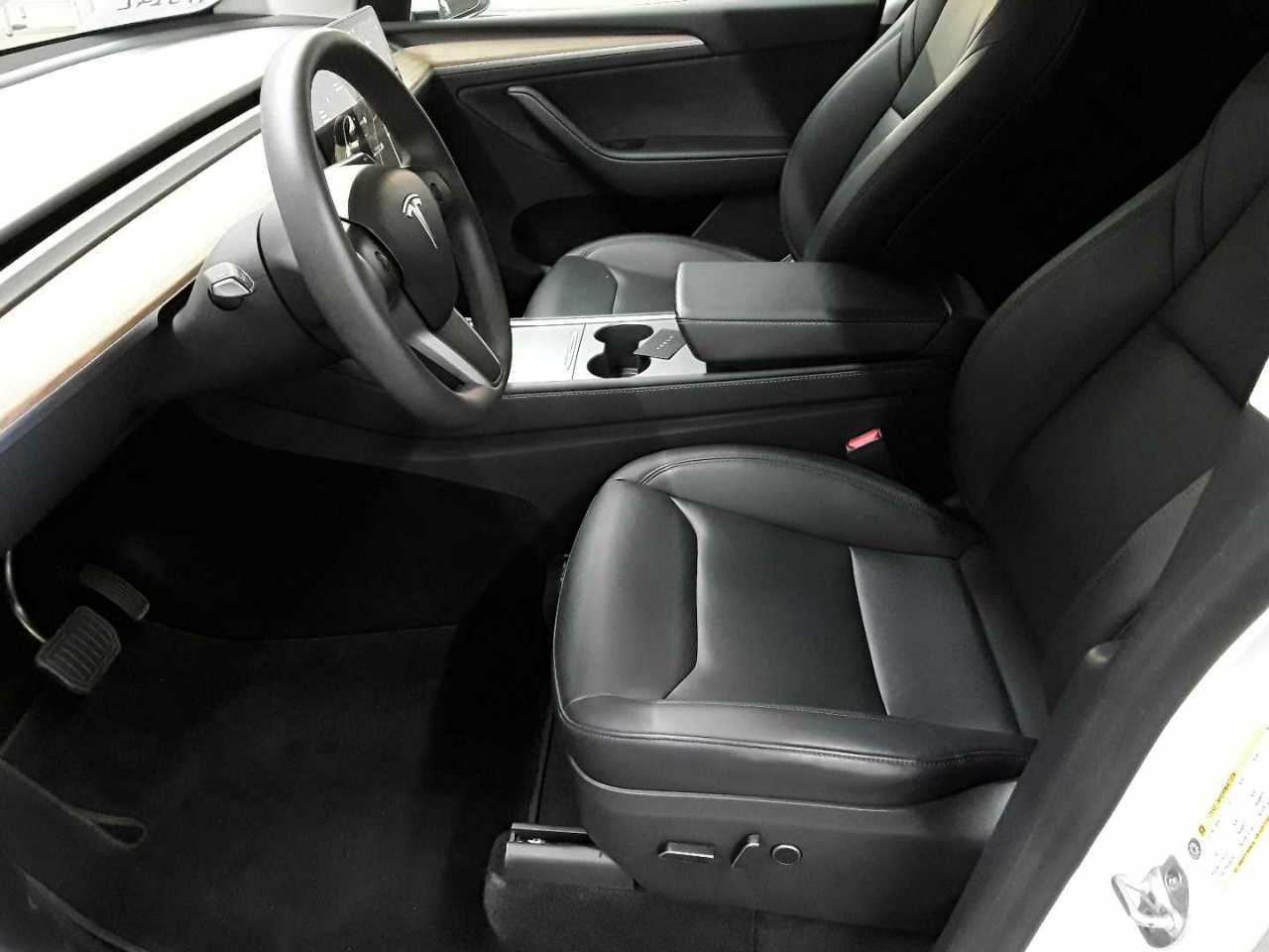 Tesla Model Y Long Range Dual Motor AWD 7