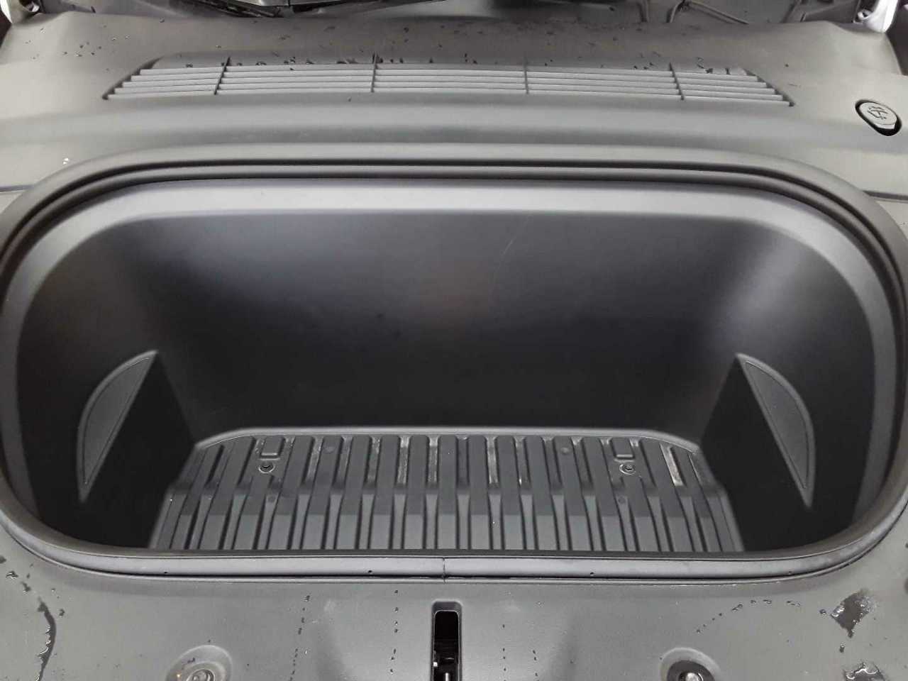 Tesla Model Y Long Range Dual Motor AWD 16