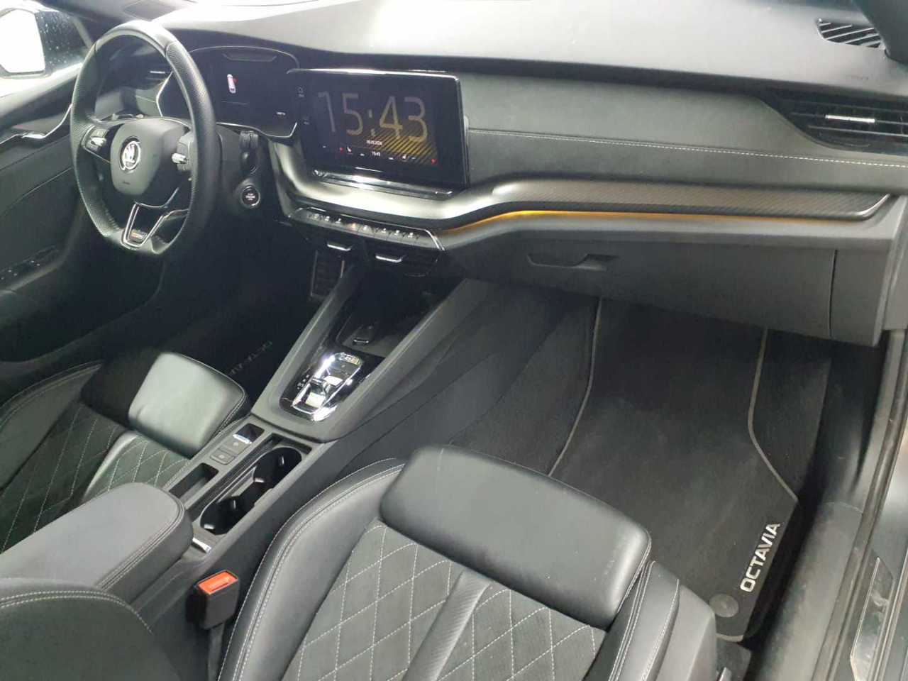 Skoda Octavia Combi 2.0 TDI DSG 4x4 RS Plus 9