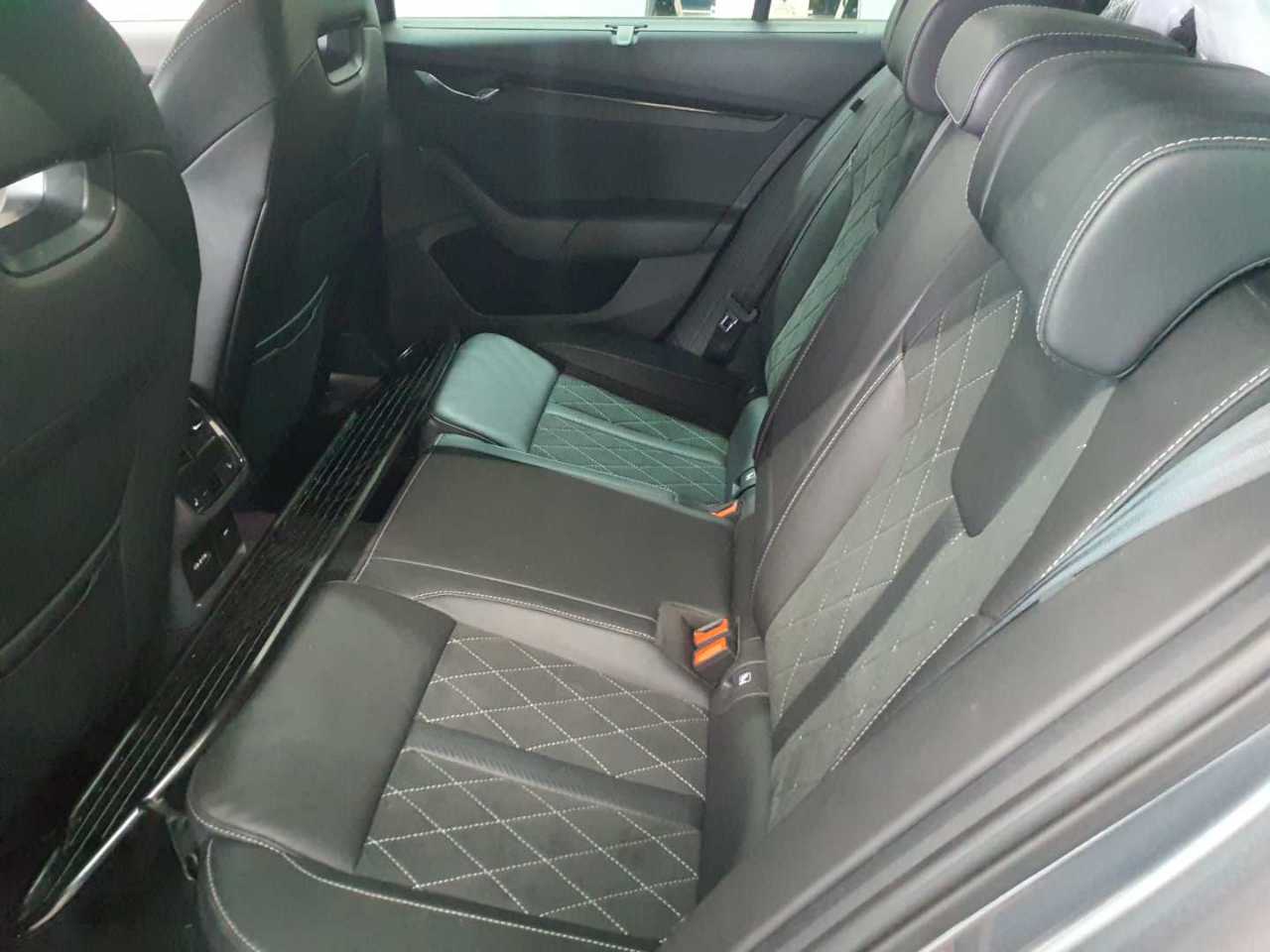 Skoda Octavia Combi 2.0 TDI DSG 4x4 RS Plus 13
