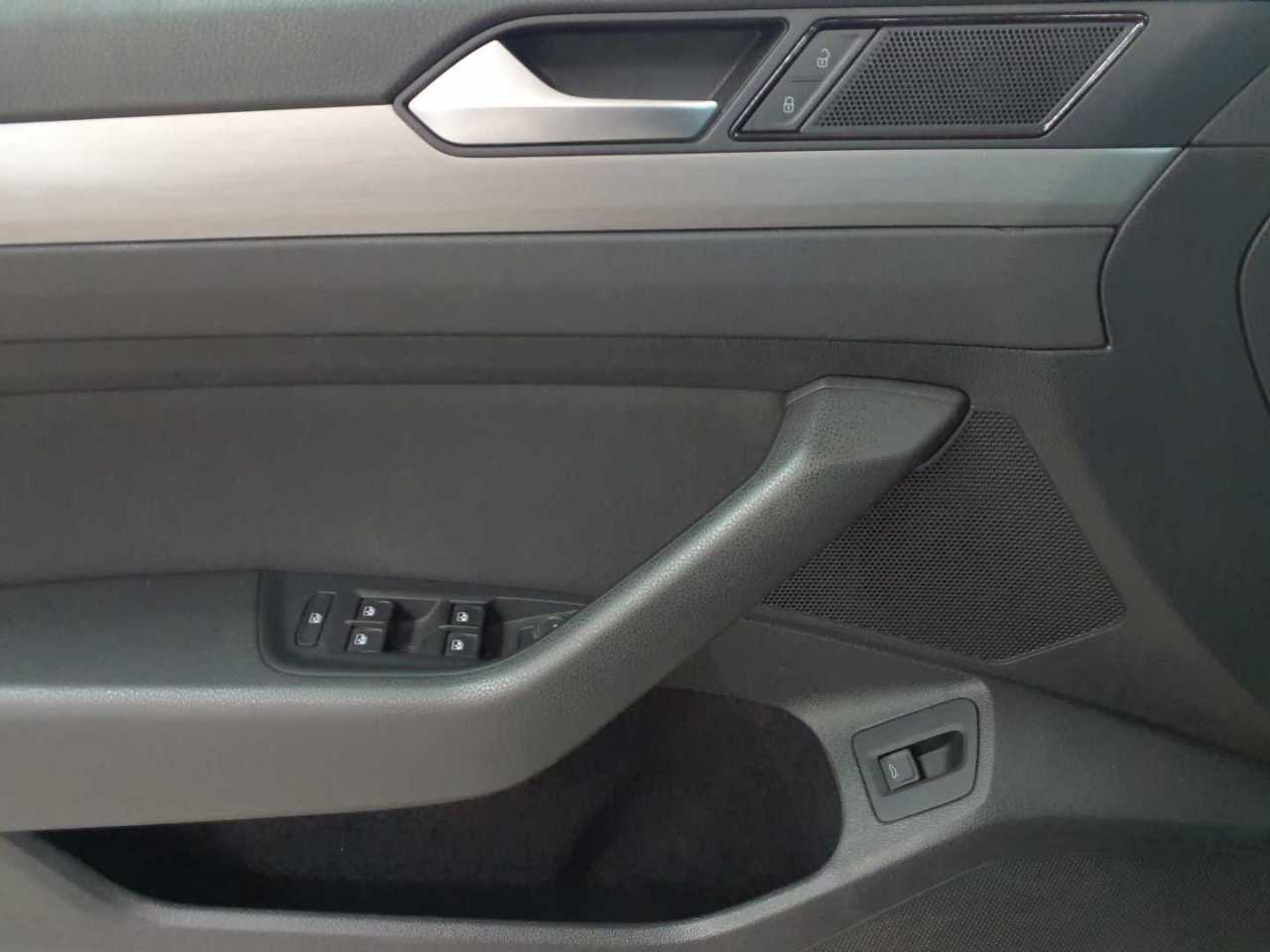 Vw Passat Variant 2.0 TDI SCR DSG Conceptline 18