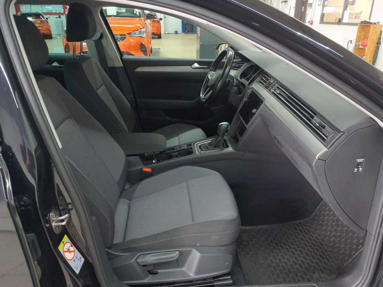 Vw Passat Variant 2.0 TDI SCR DSG Conceptline 8