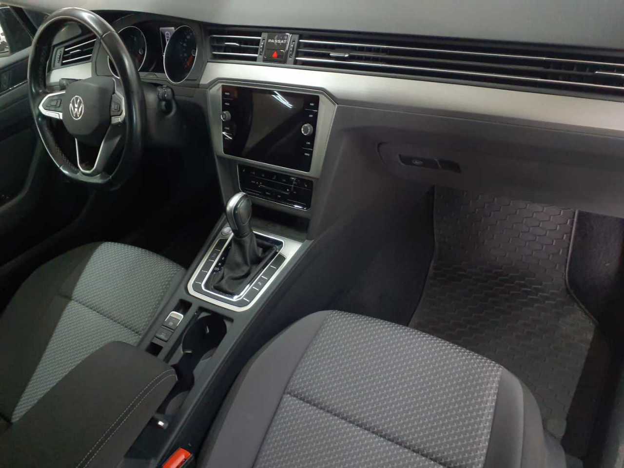 Vw Passat Variant 2.0 TDI SCR DSG Conceptline 9