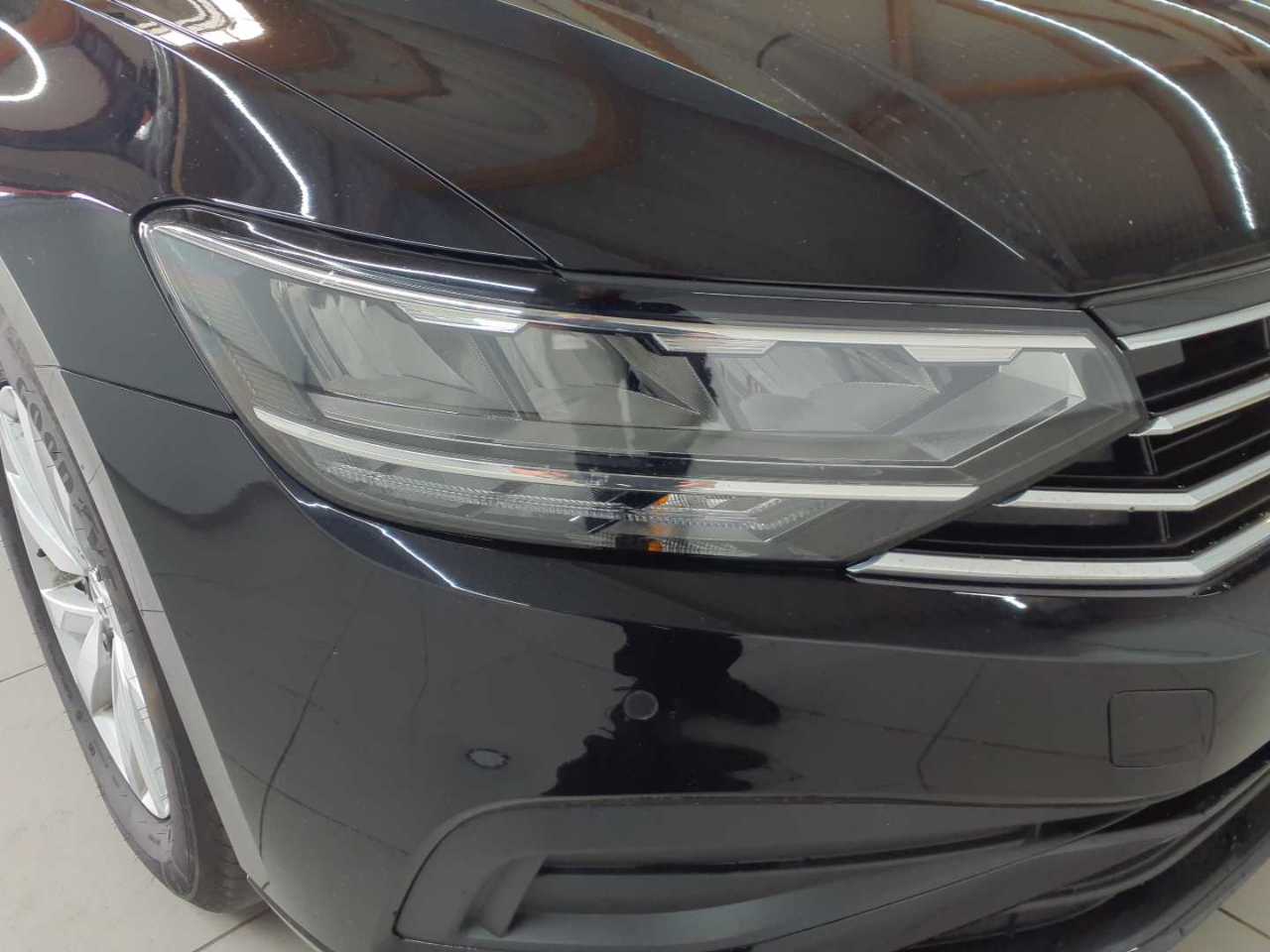 Vw Passat Variant 2.0 TDI SCR DSG Conceptline 17
