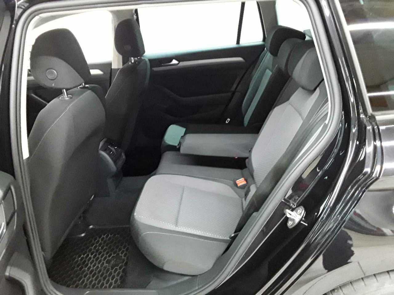 Volkswagen Passat Variant 2.0 TDI SCR DSG Conceptline 13