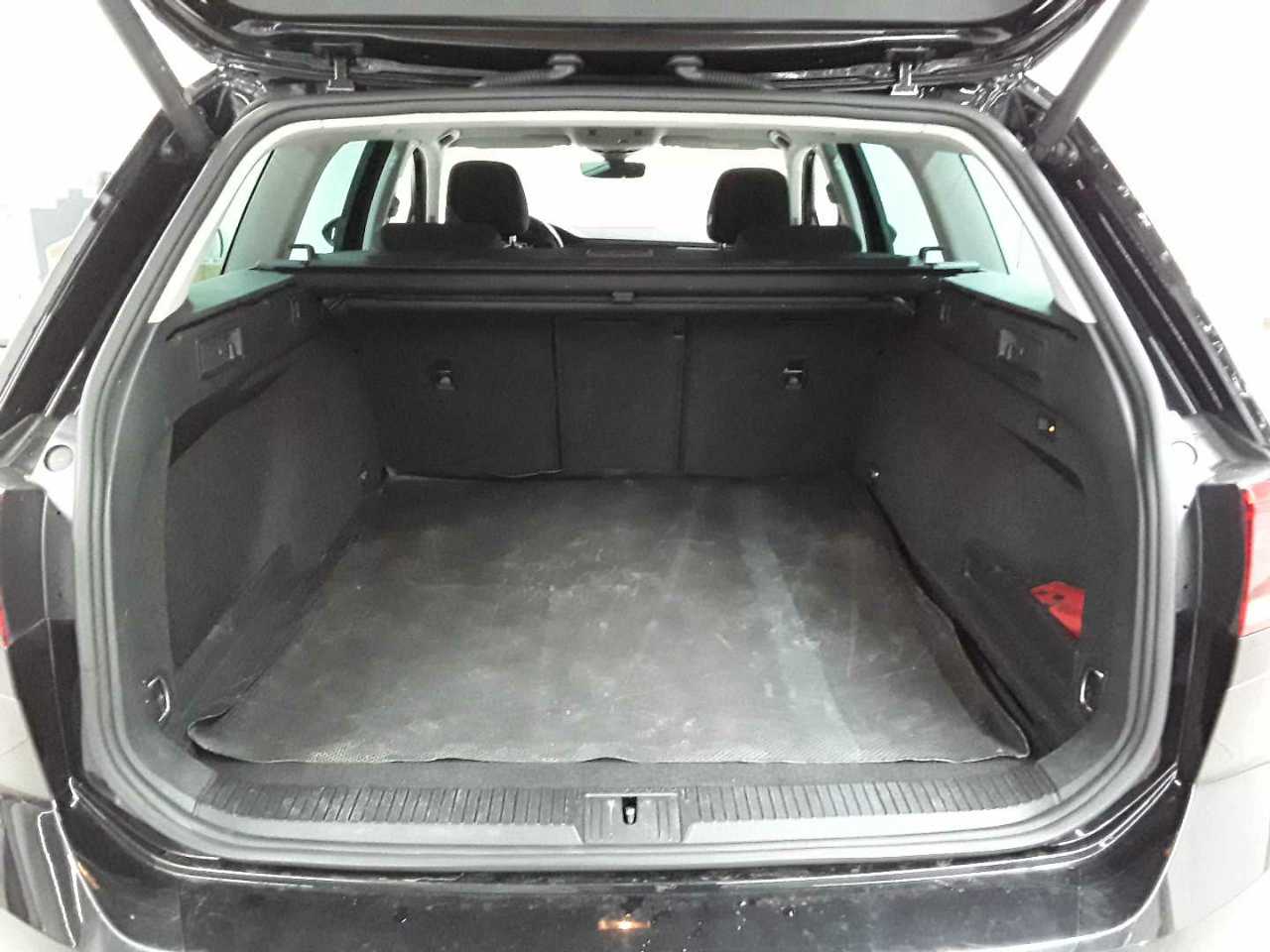 Volkswagen Passat Variant 2.0 TDI SCR DSG Conceptline 15