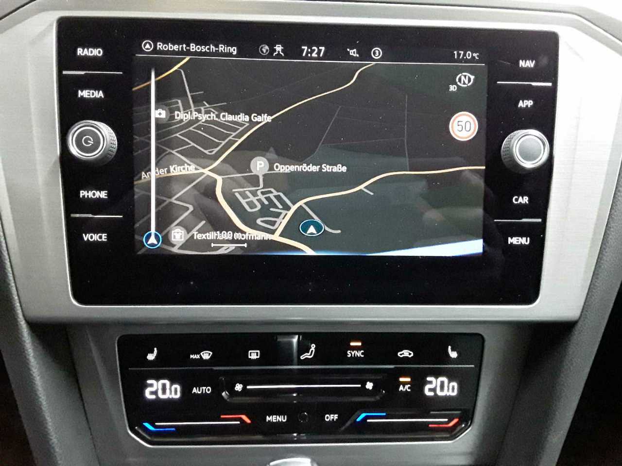 Volkswagen Passat Variant 2.0 TDI SCR DSG Conceptline 12