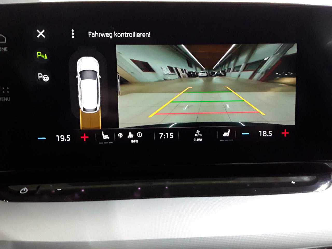 Skoda Octavia Combi 2.0 TDI DSG Style 16