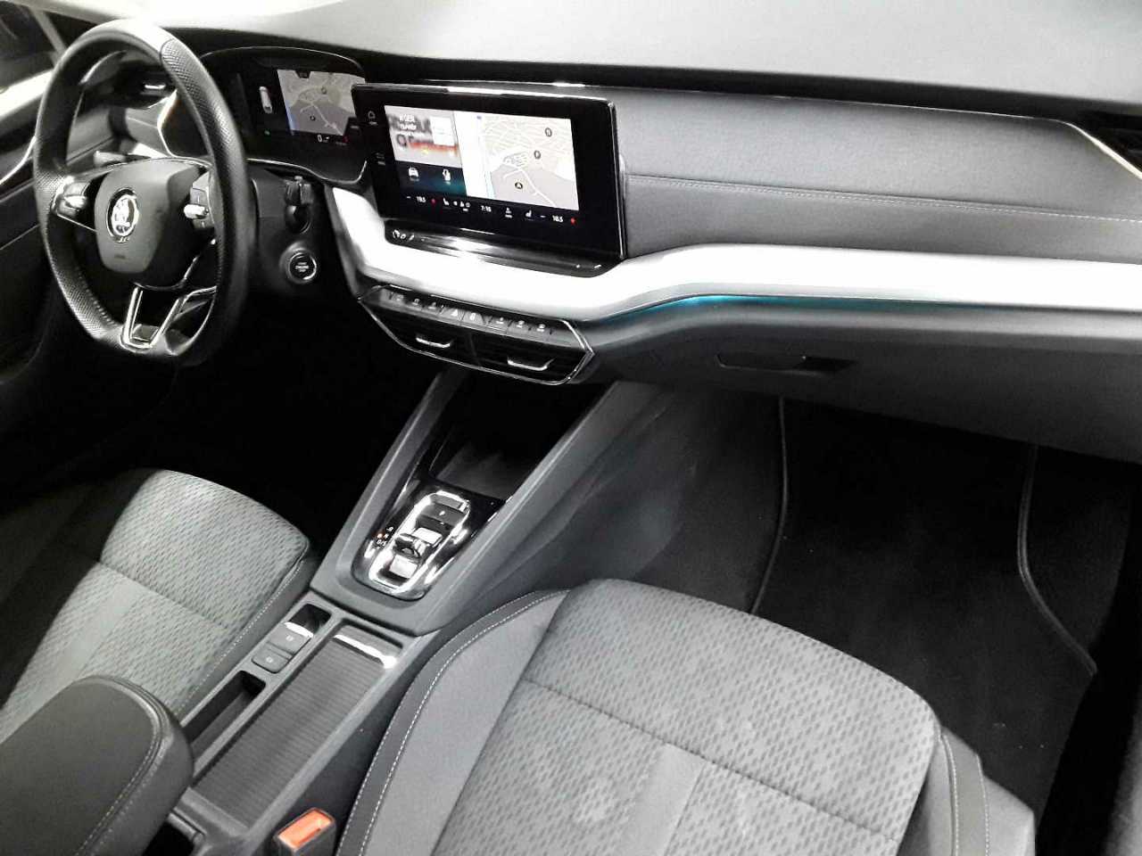 Skoda Octavia Combi 2.0 TDI DSG Style 9