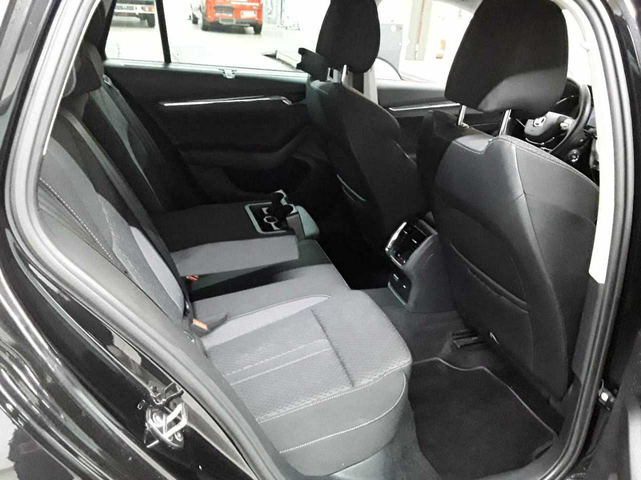 Skoda Octavia Combi 2.0 TDI DSG Style 14