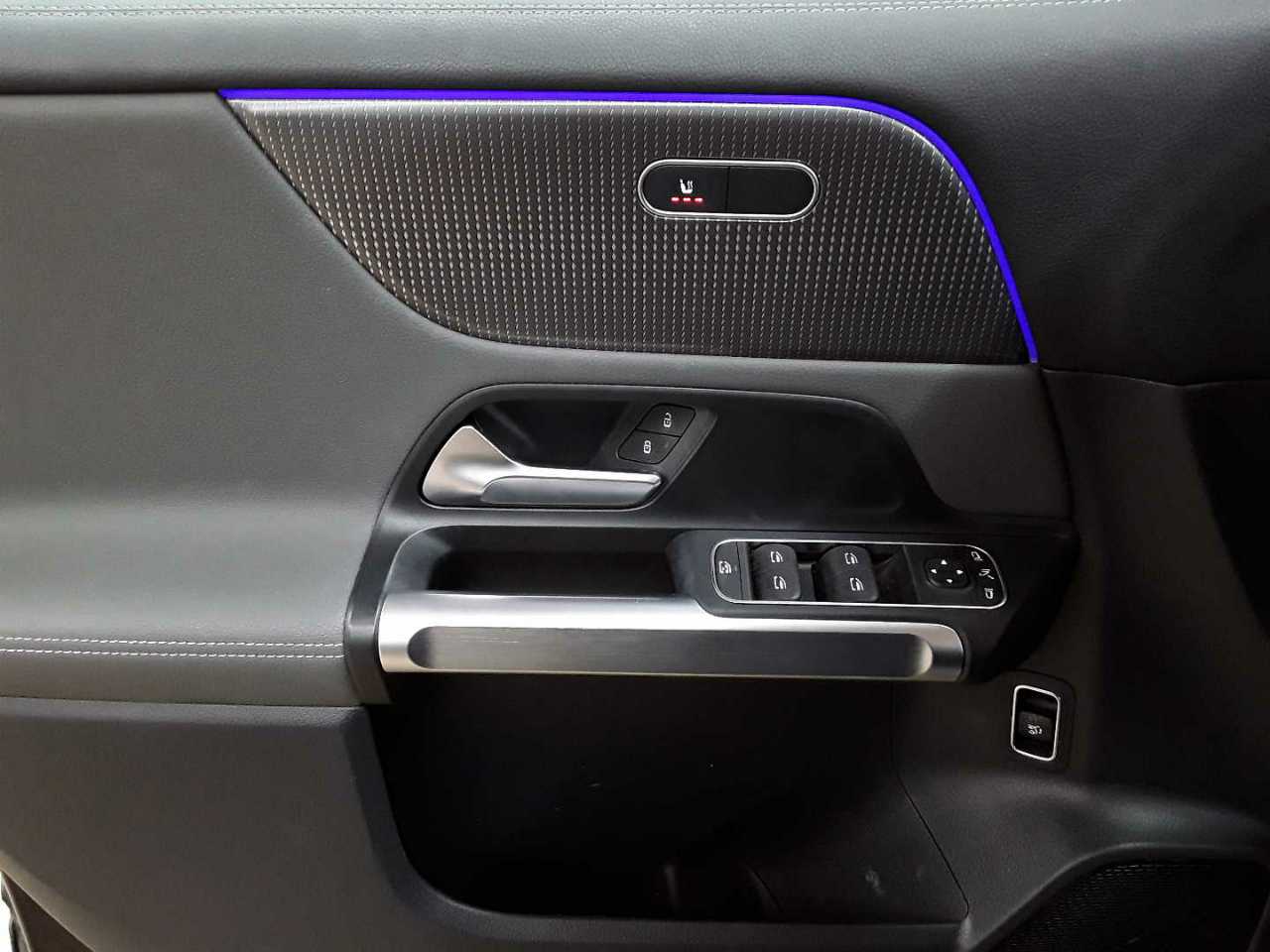 Mercedes-Benz EQB 250 Electric Art 16