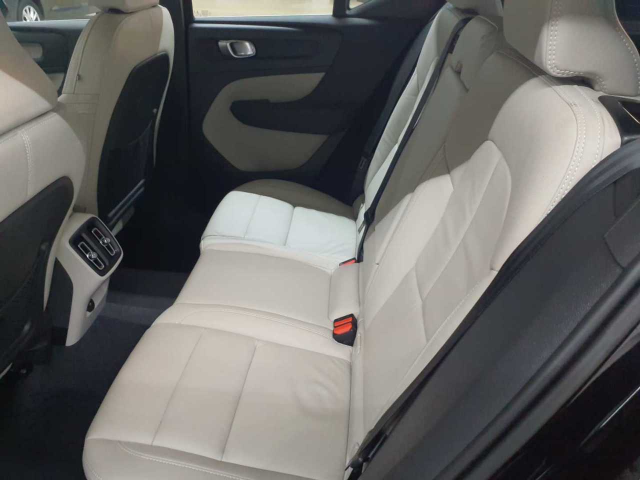 Volvo XC40 B4 B DKG Ultimate Bright 13