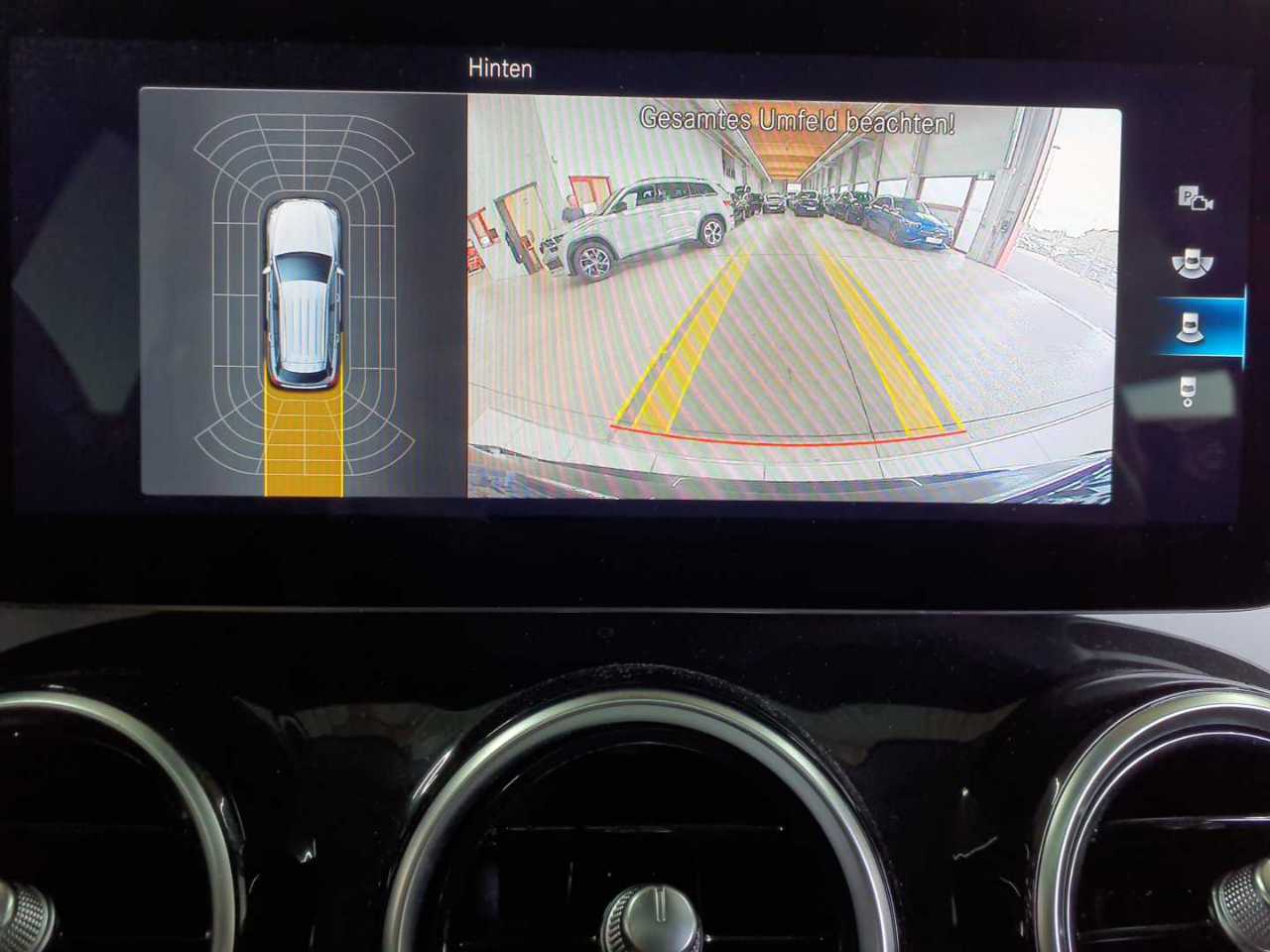 Mercedes-Benz GLC 300 e 4Matic 9G-TRONIC 16