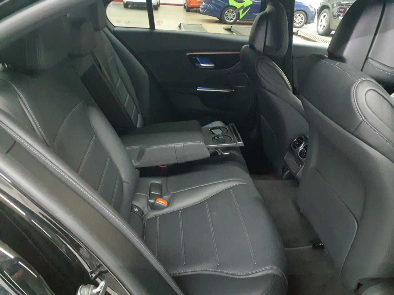 Mercedes-Benz C 220 d 9G-TRONIC 4Matic Avantgarde 13