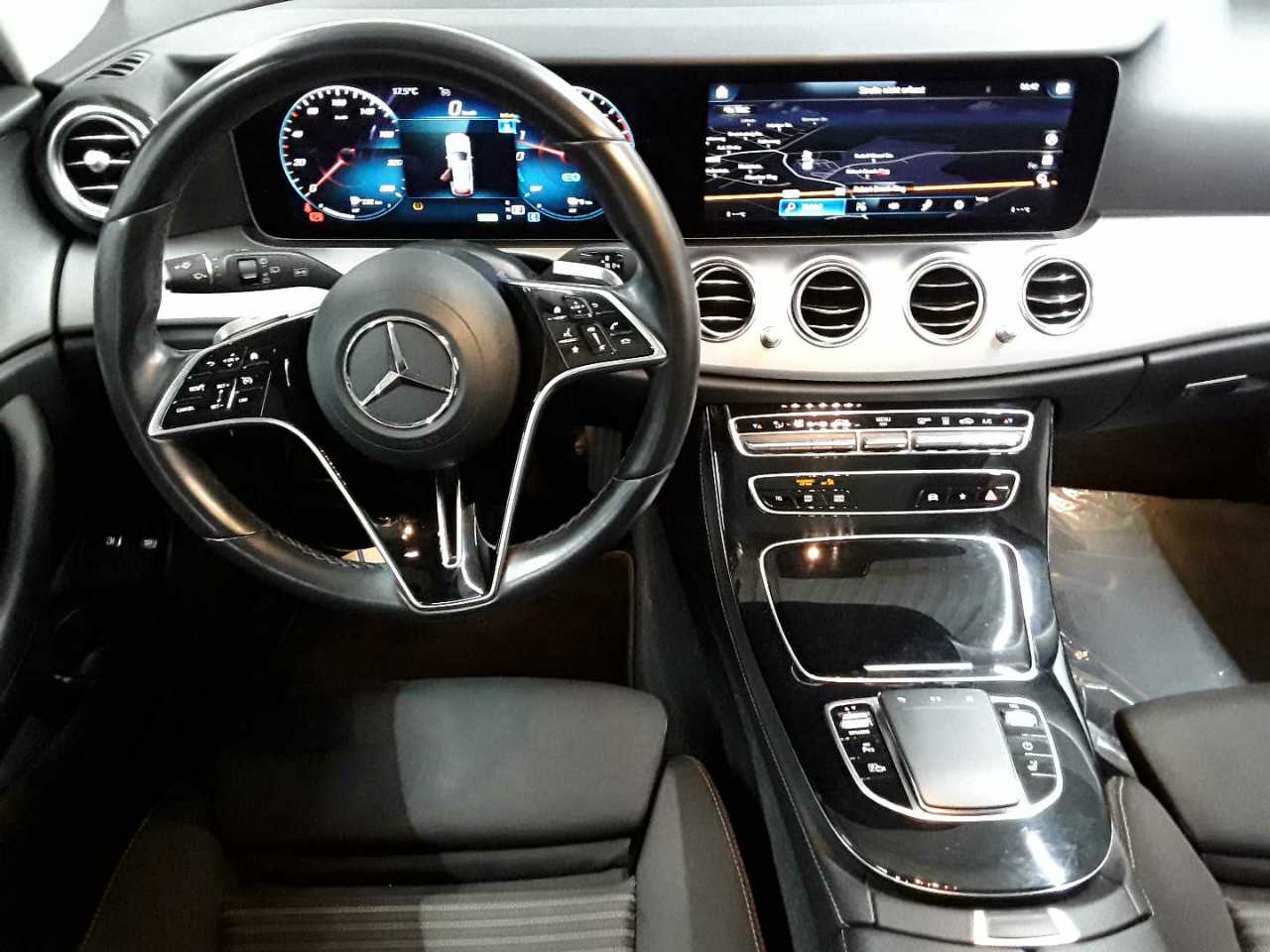 Mercedes-Benz E 300 e T 9G-TRONIC 10