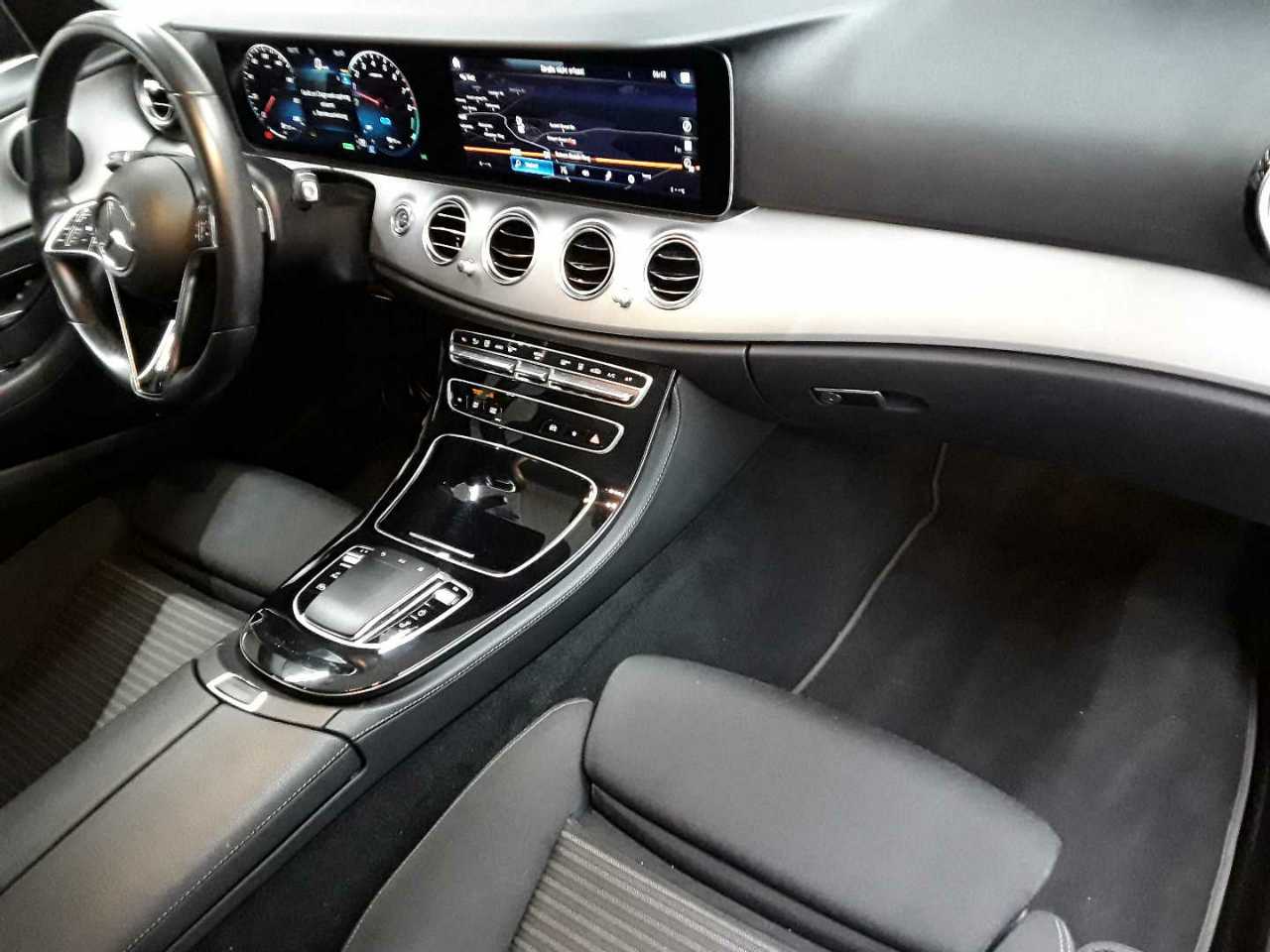 Mercedes-Benz E 300 e T 9G-TRONIC 9