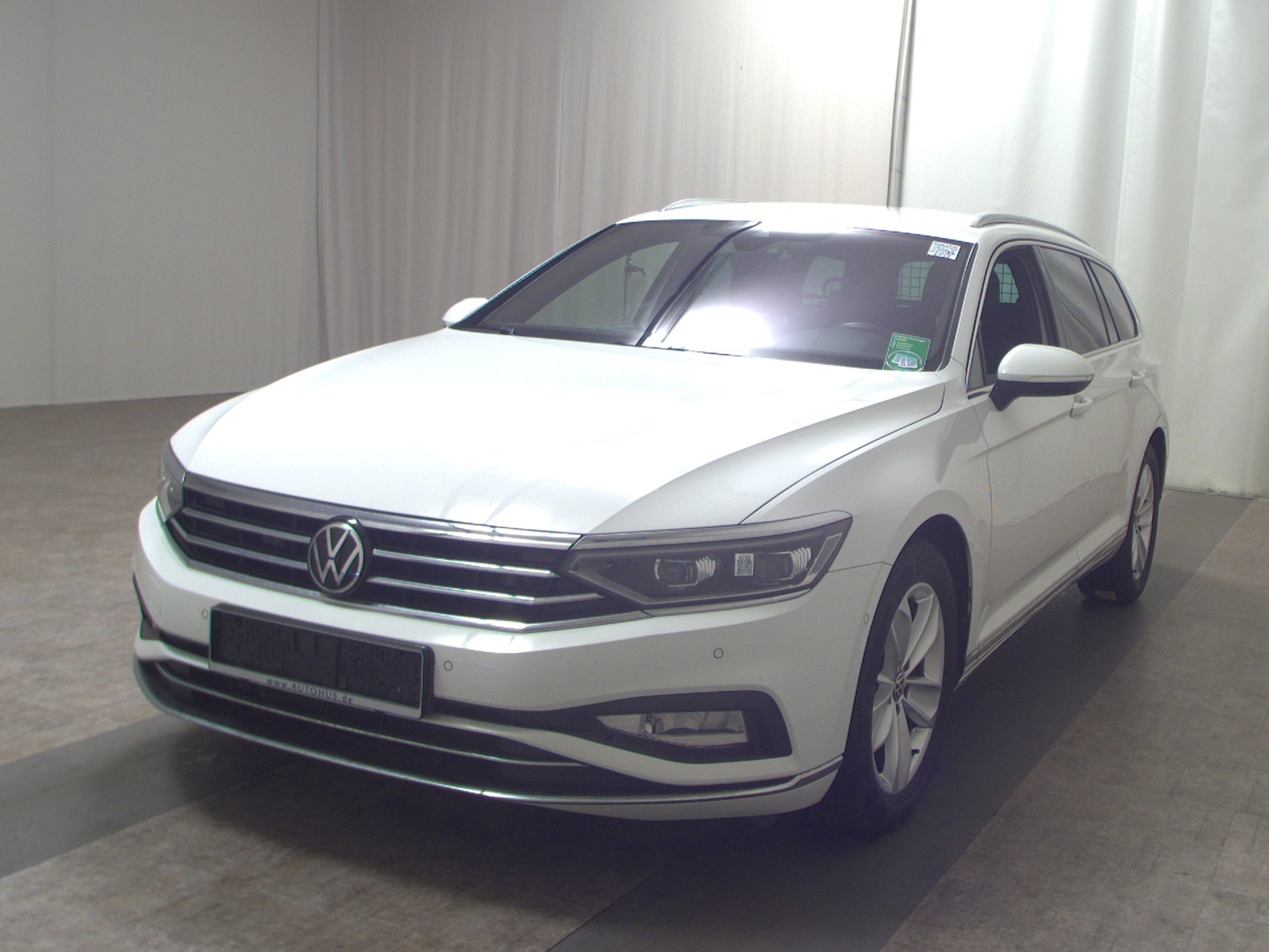 Volkswagen Passat Var. 2.0 TDI Elegance Navi IQ.Light AID 2
