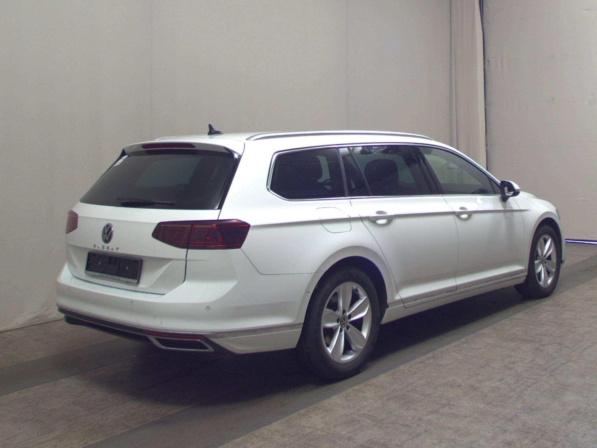 Volkswagen Passat Var. 2.0 TDI Elegance Navi IQ.Light AID 4