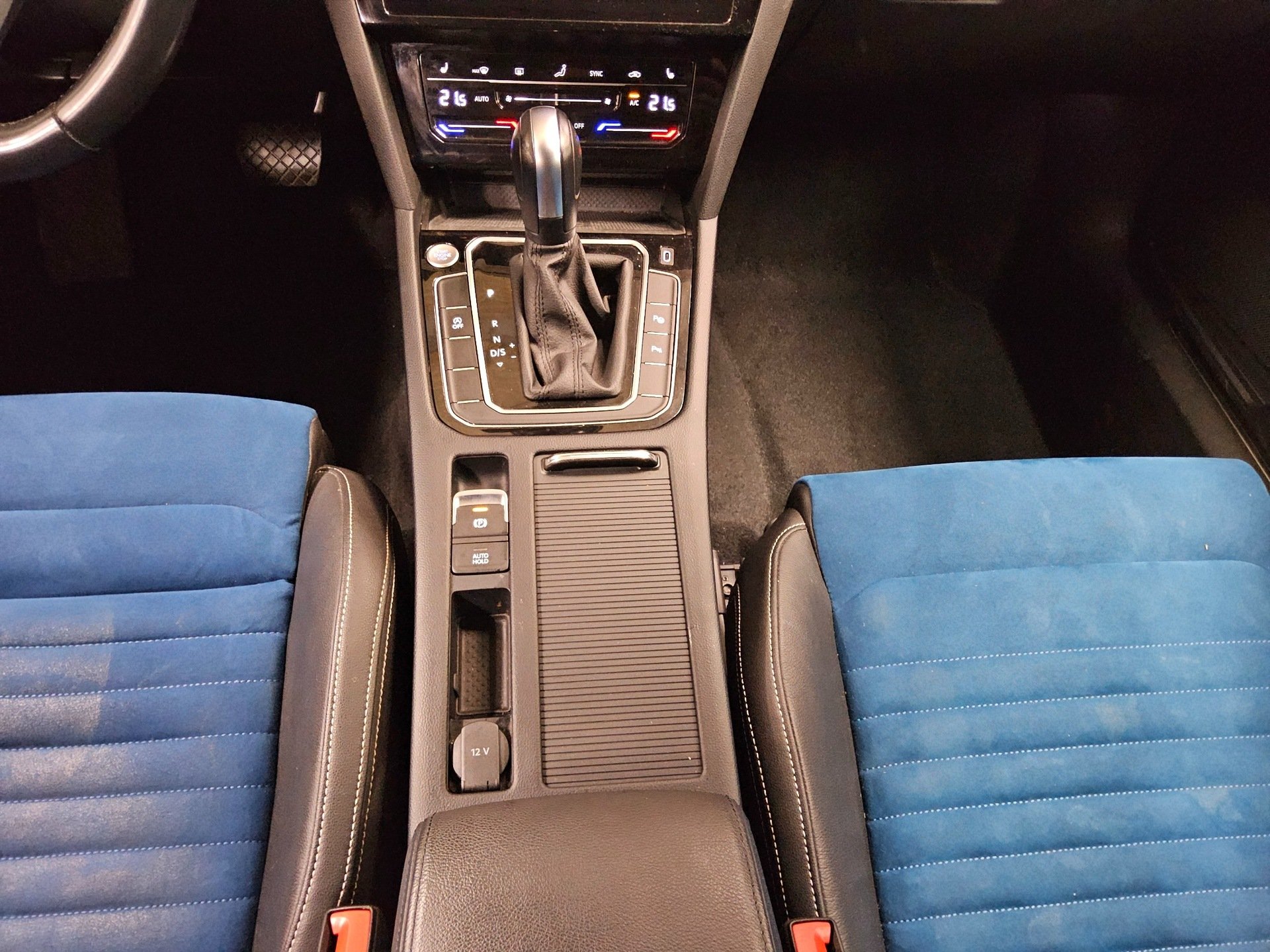 Volkswagen Passat Var. 2.0 TDI Elegance Navi IQ.Light AID 6