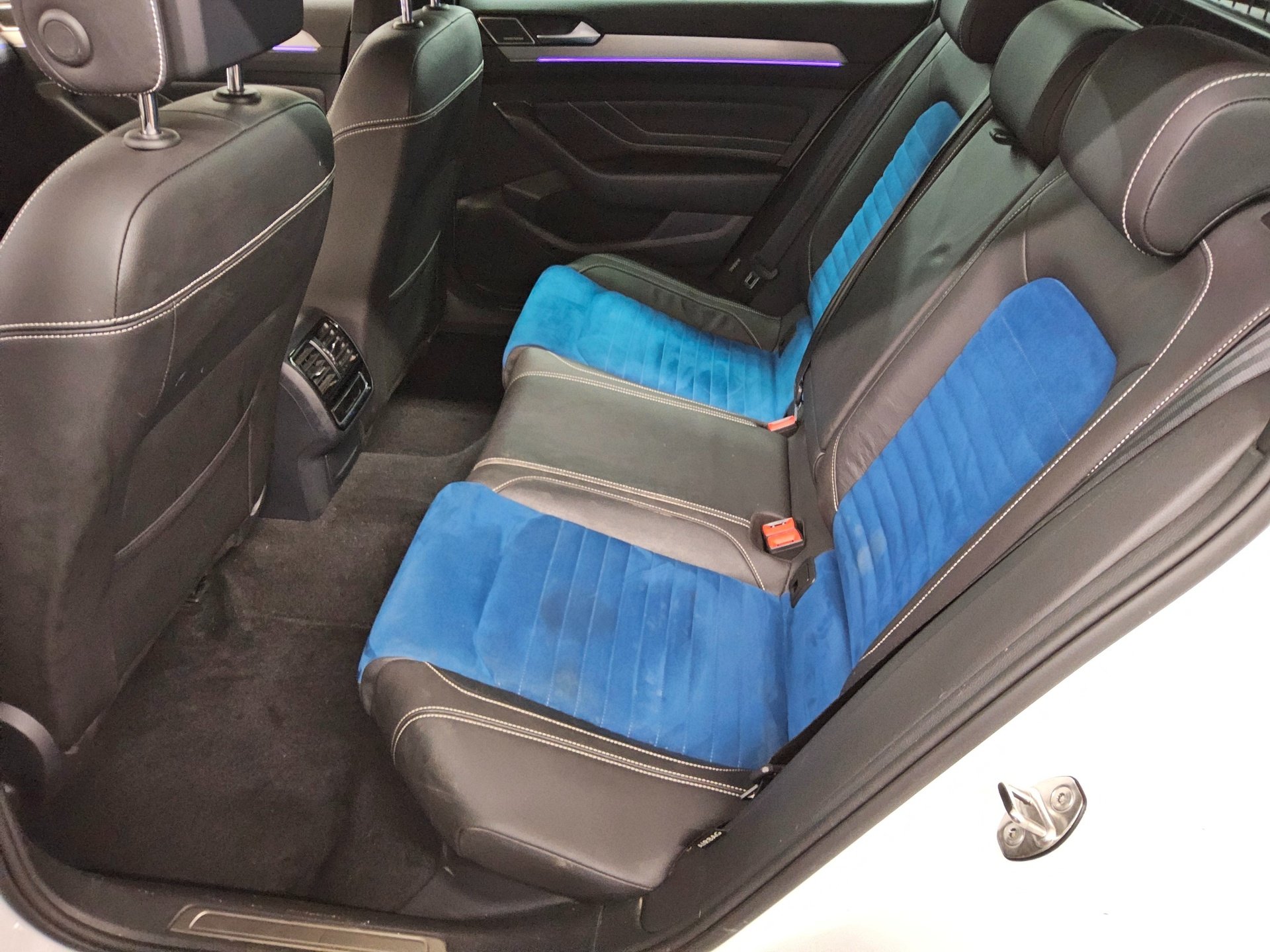 Volkswagen Passat Var. 2.0 TDI Elegance Navi IQ.Light AID 13