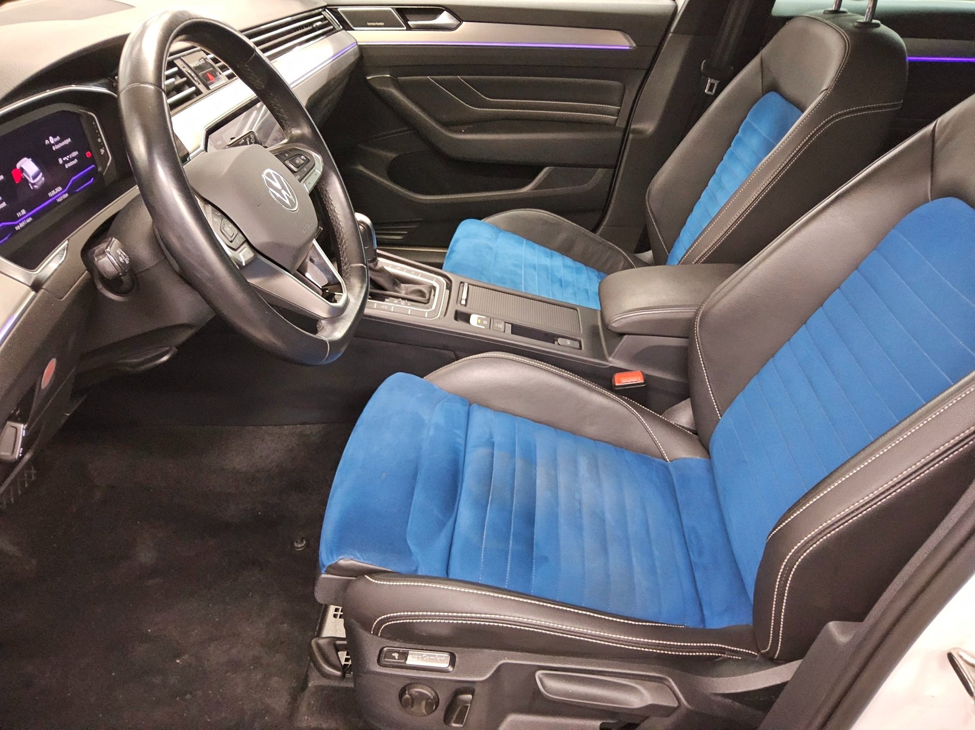 Volkswagen Passat Var. 2.0 TDI Elegance Navi IQ.Light AID 9