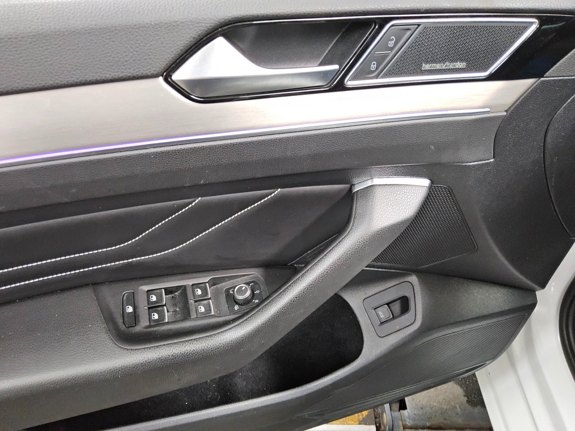 Volkswagen Passat Var. 2.0 TDI Elegance Navi IQ.Light AID 10