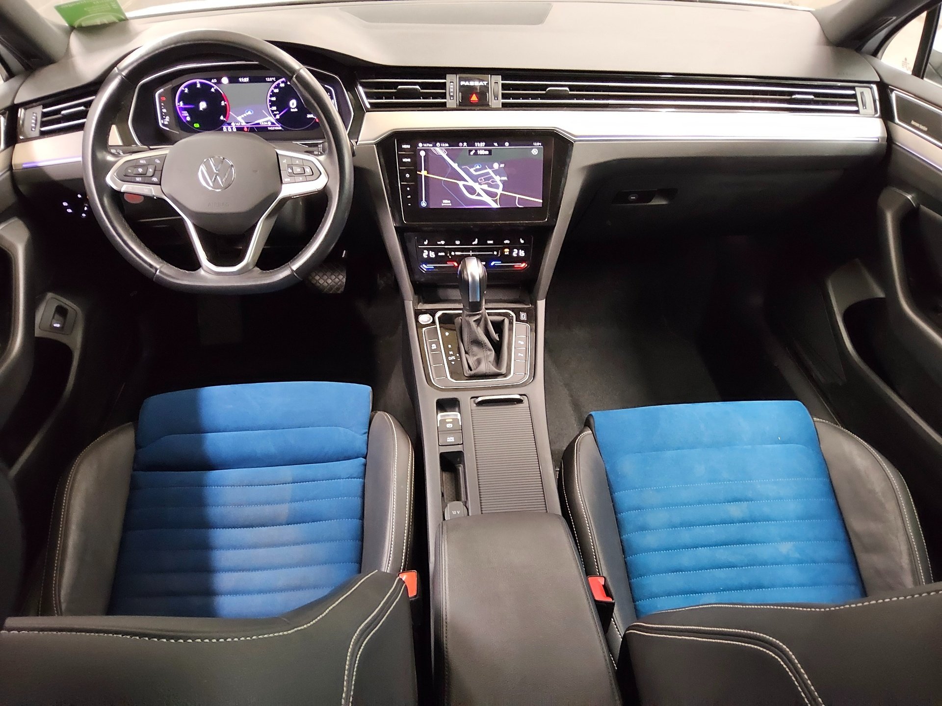 Volkswagen Passat Var. 2.0 TDI Elegance Navi IQ.Light AID 5