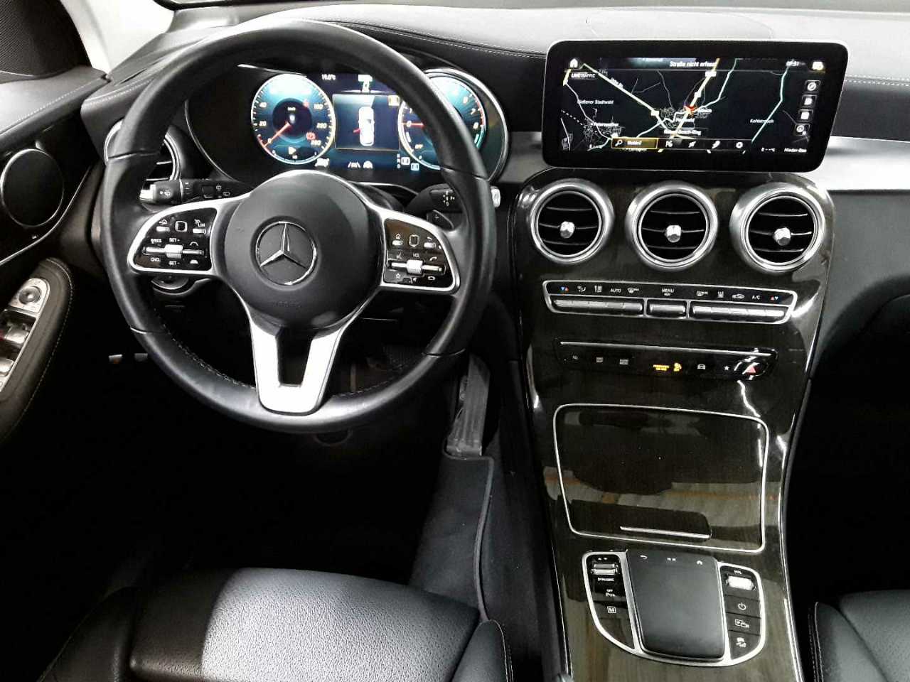 Mercedes-Benz GLC 300 e 4Matic 9G-TRONIC Exclusive 10