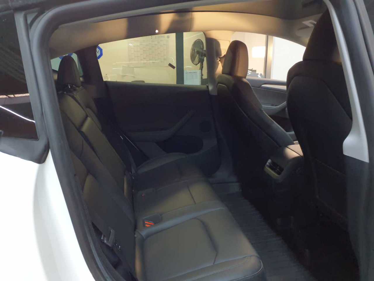 Tesla Model Y Performance Dual Motor AWD 14