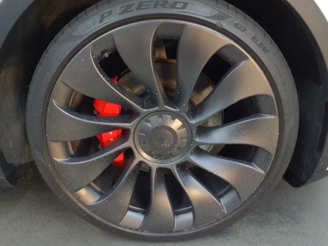 Tesla Model Y Performance Dual Motor AWD 17
