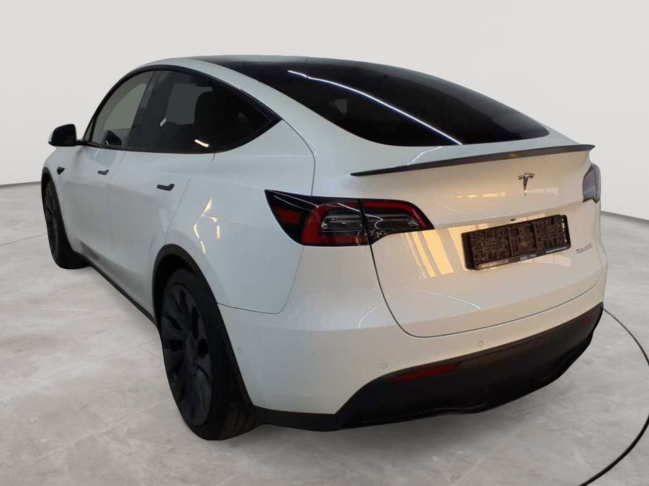 Tesla Model Y Performance Dual Motor AWD 5