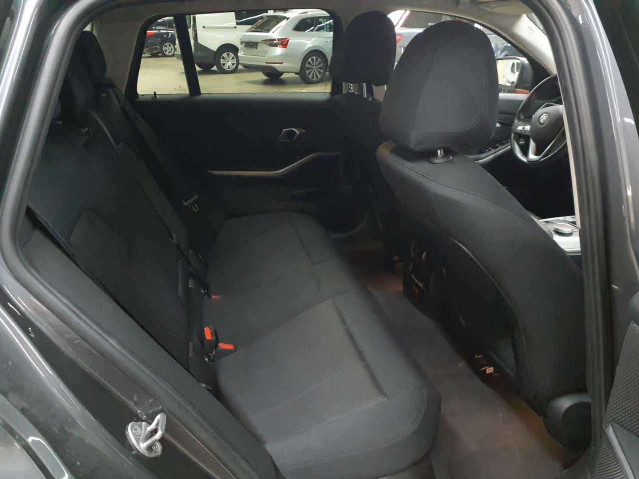 Bmw 318d Touring Advantage 14