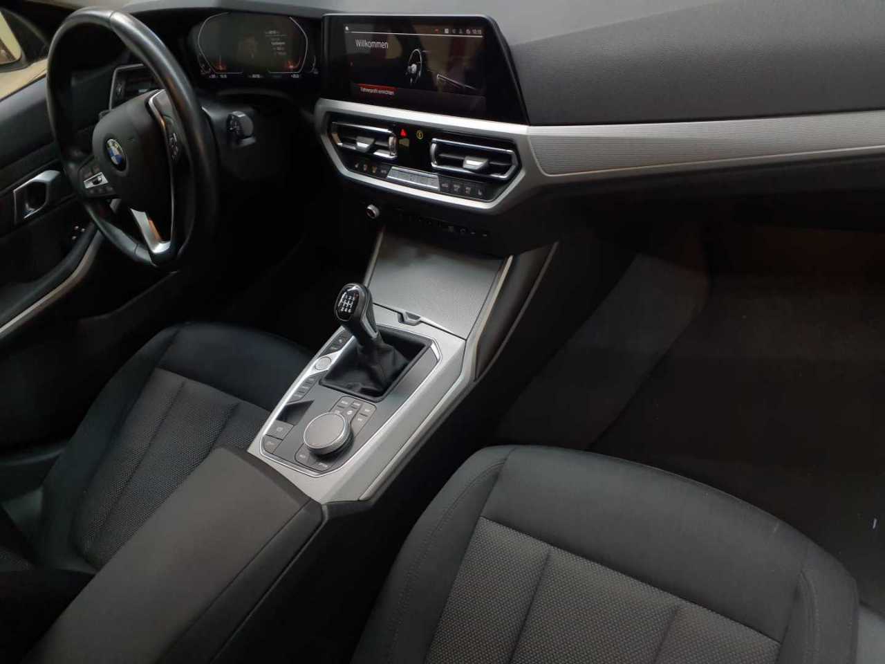 Bmw 318d Touring Advantage 9