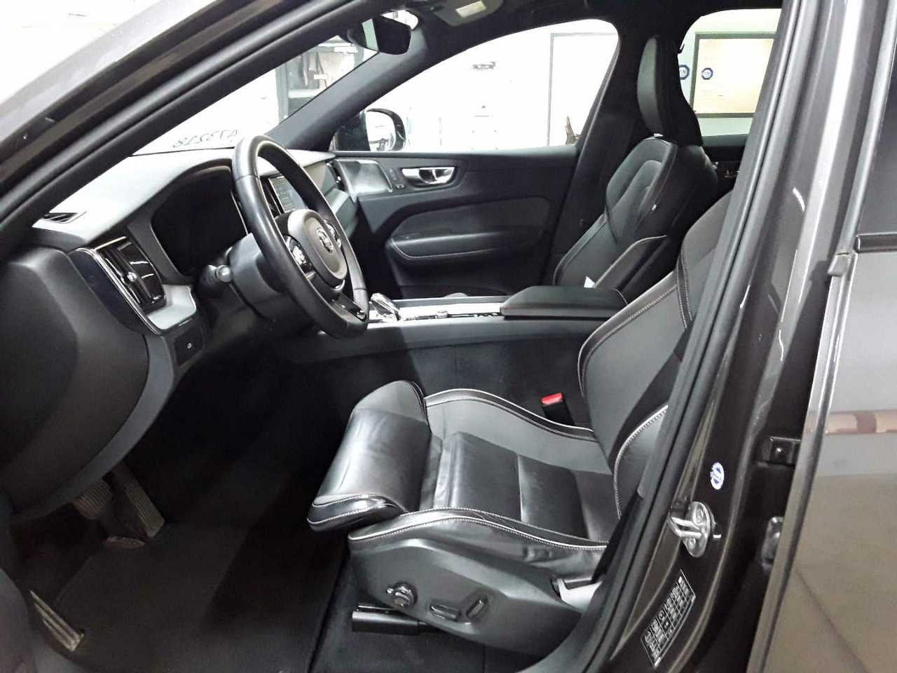 Volvo XC60 B4 D Plus Dark 7