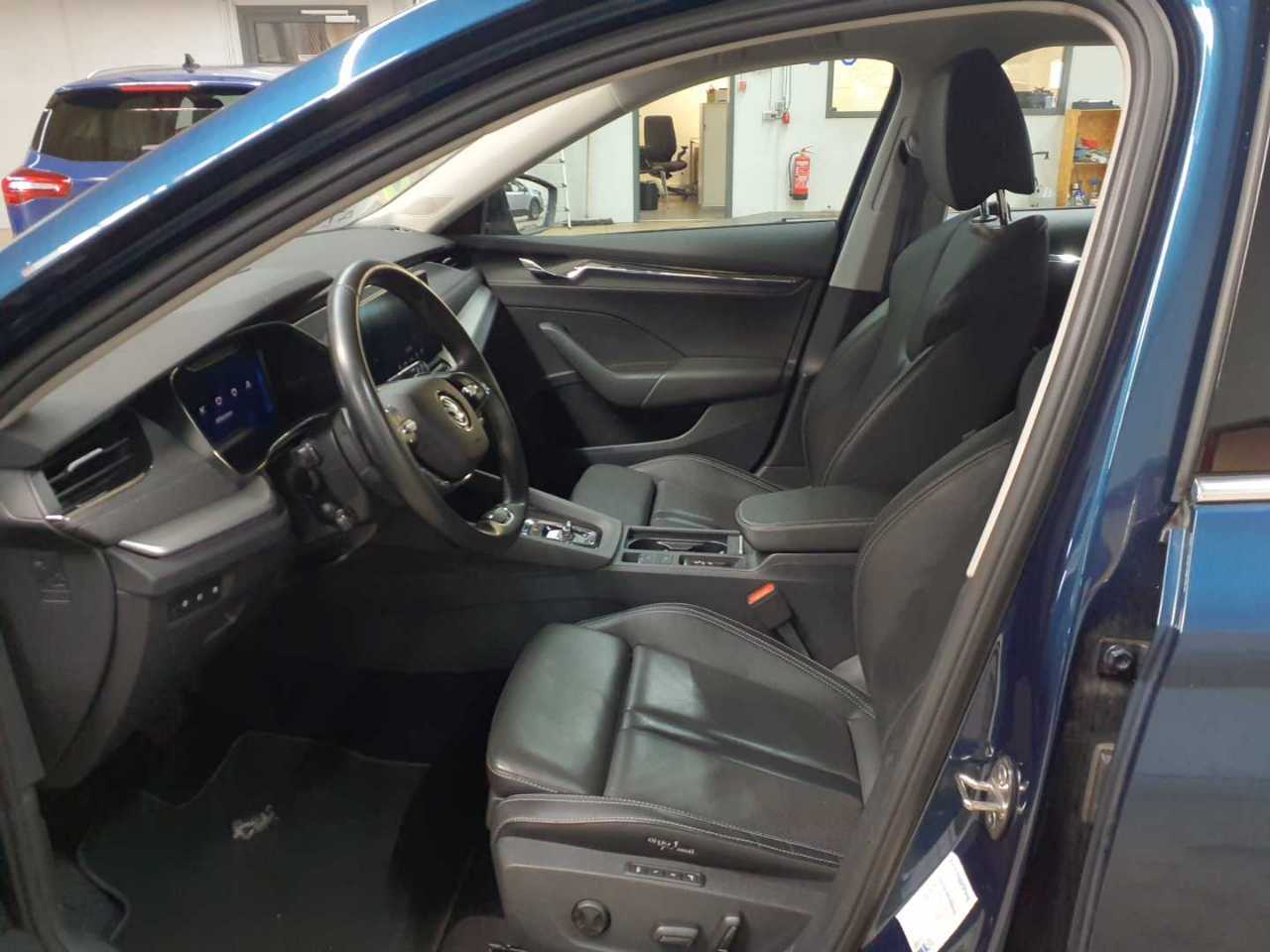 Skoda Octavia Combi 2.0 TDI DSG Style 7