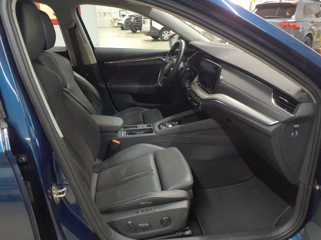 Skoda Octavia Combi 2.0 TDI DSG Style 8
