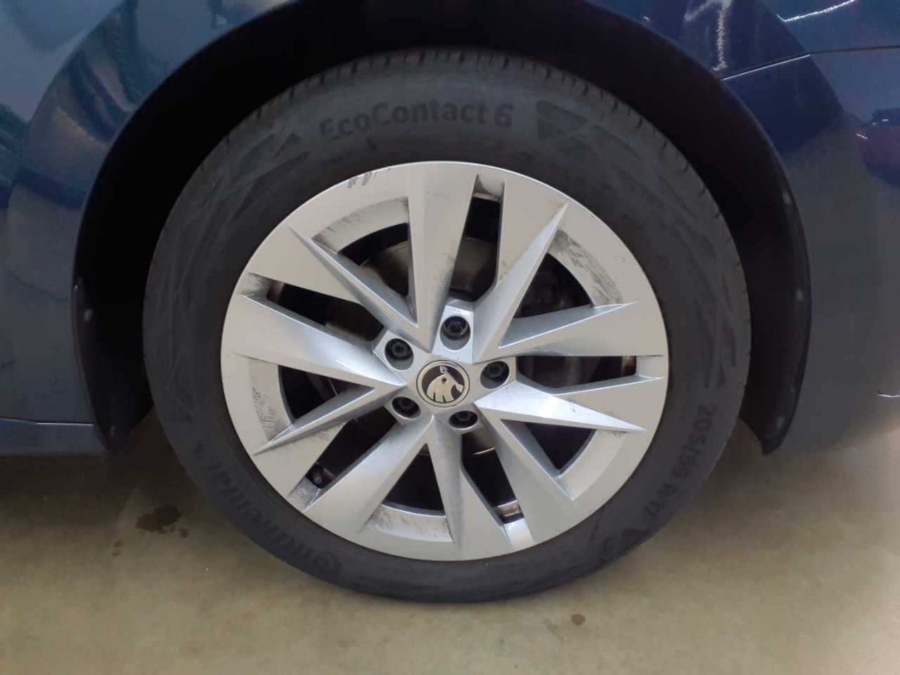 Skoda Octavia Combi 2.0 TDI DSG Style 16