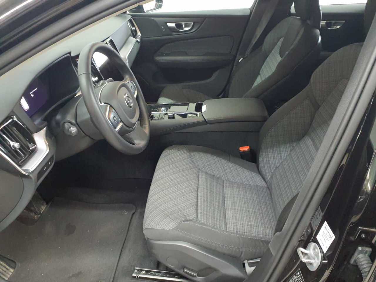 Volvo V60 T6 AWD Recharge Essential 8
