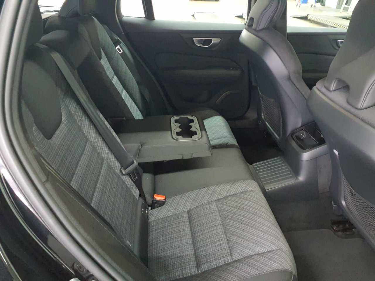 Volvo V60 T6 AWD Recharge Essential 13