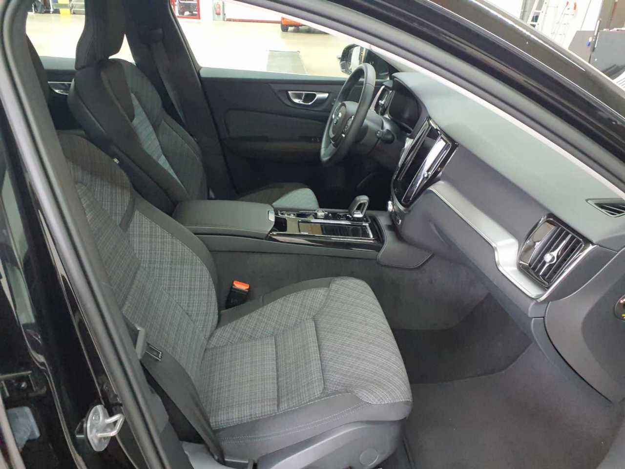 Volvo V60 T6 AWD Recharge Essential 7