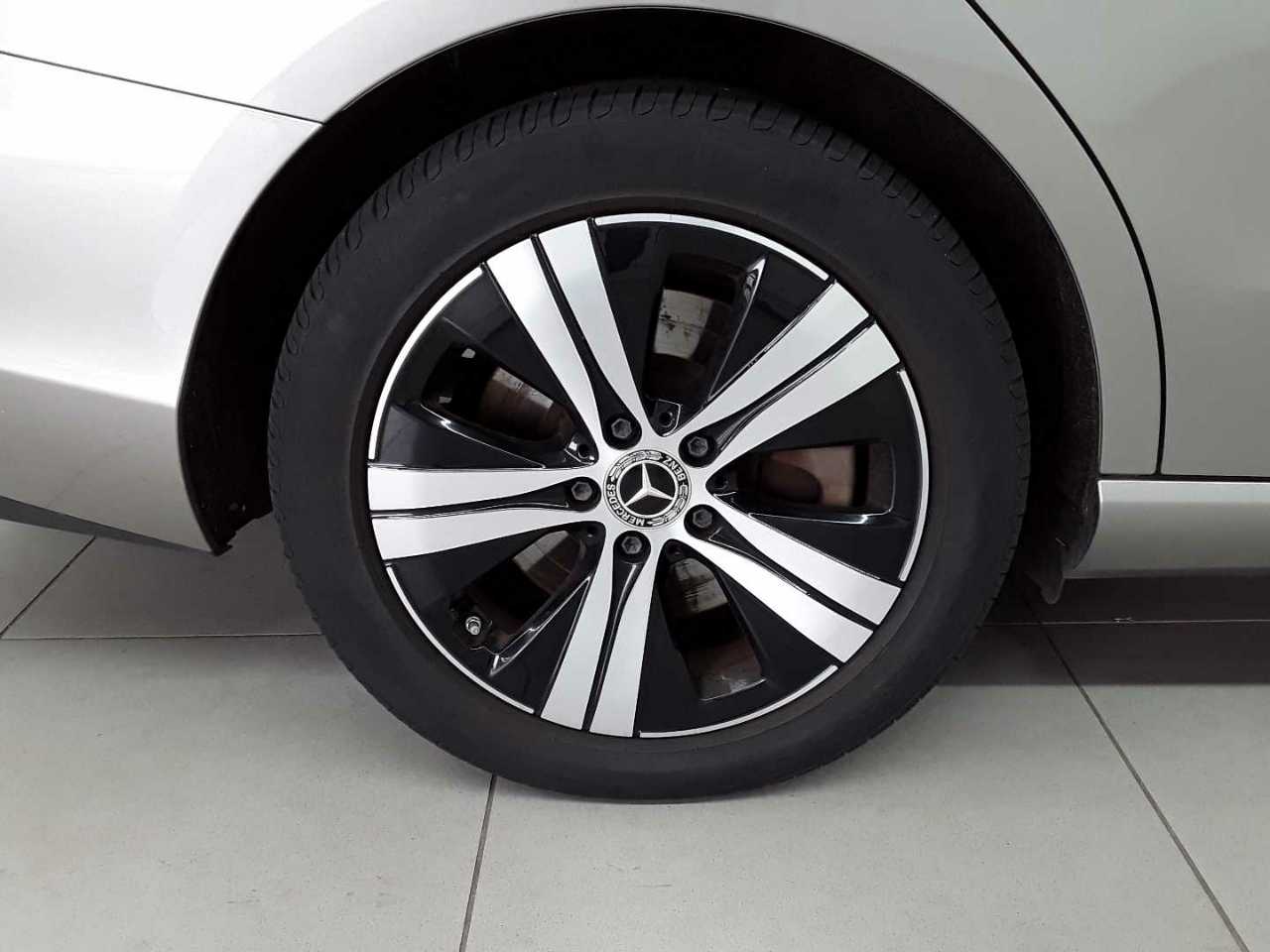 Mercedes-Benz C 300 e T 9G-TRONIC Avantgarde 19