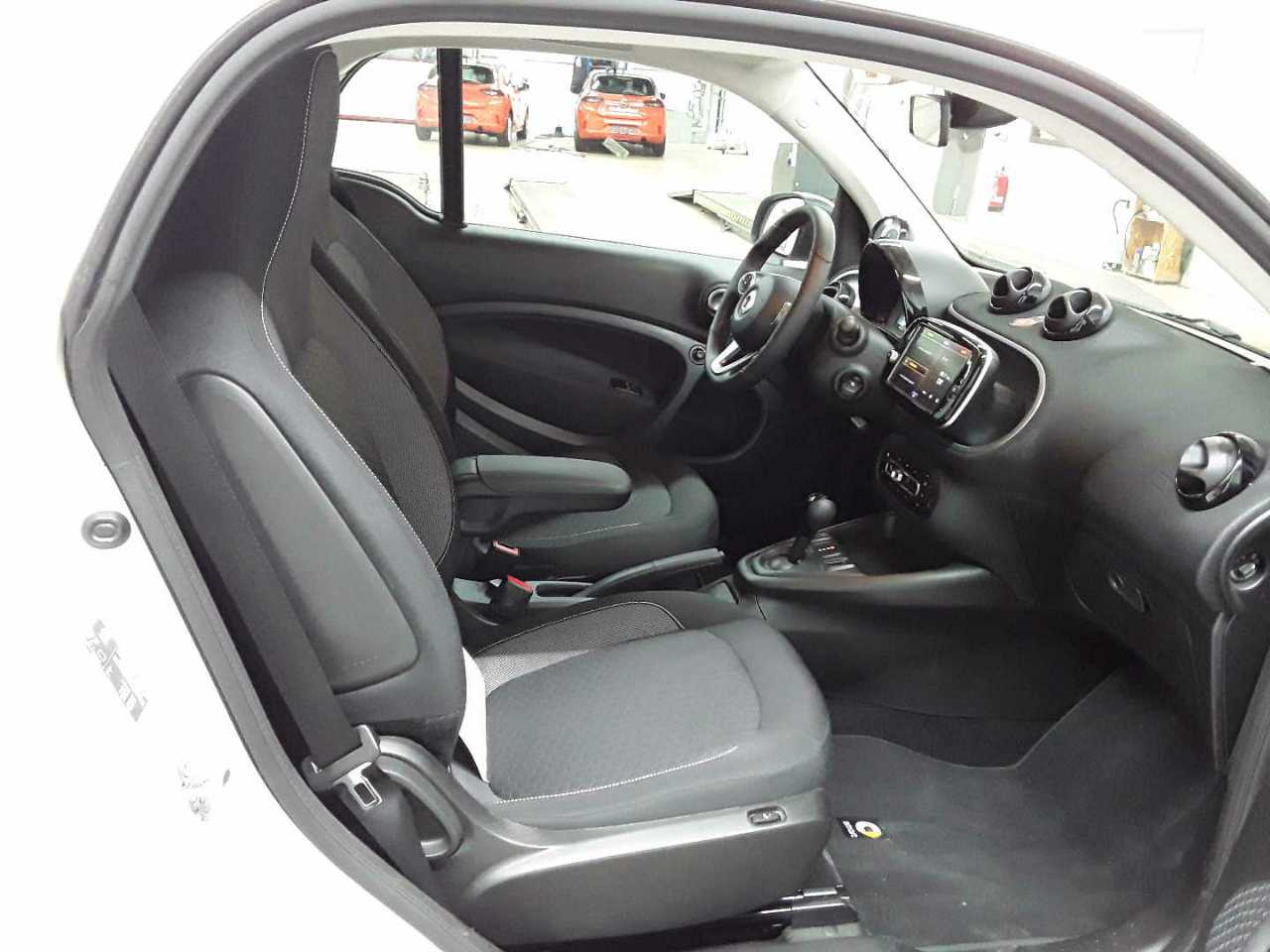 smart fortwo coupe EQ passion 8