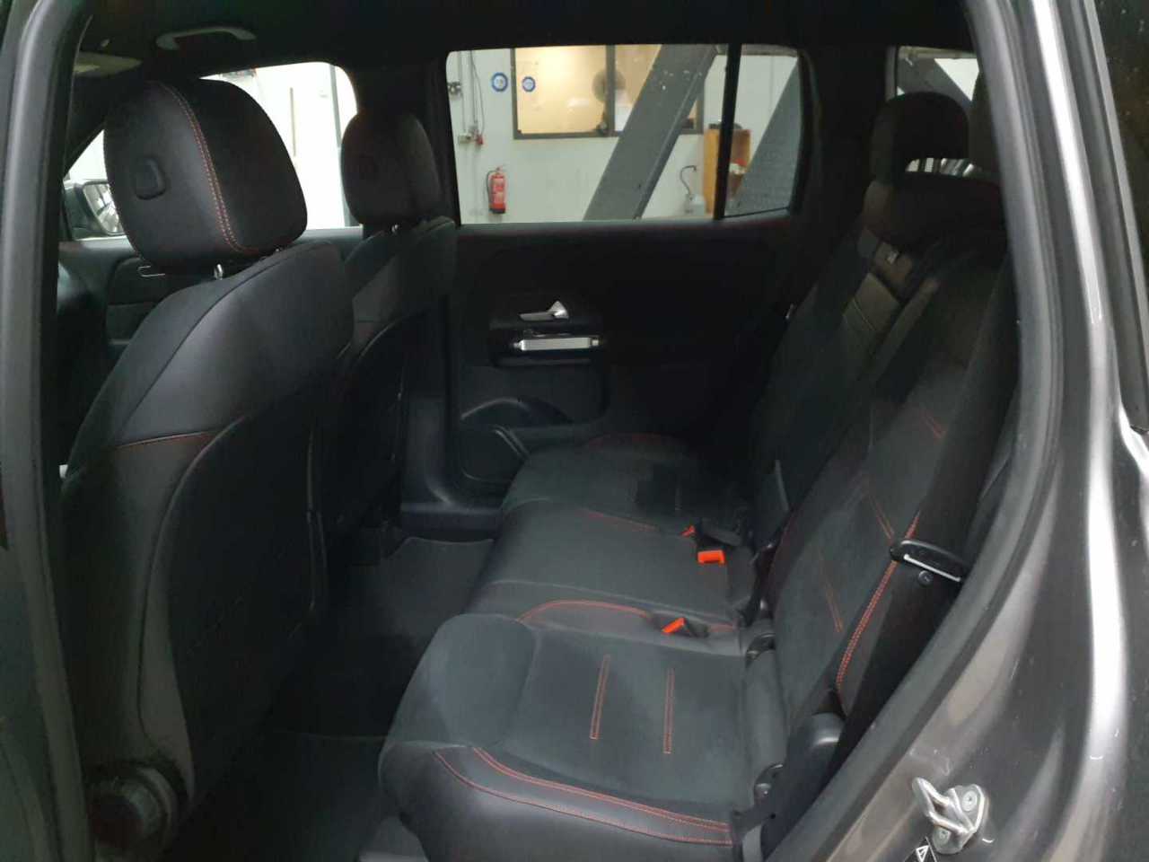 Mercedes-Benz GLB 200 d 8G-DCT AMG Line 13